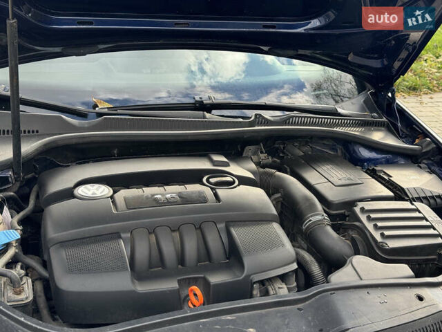 Синий Фольксваген Гольф, объемом двигателя 1.6 л и пробегом 214 тыс. км за 6350 $, фото 59 на Automoto.ua