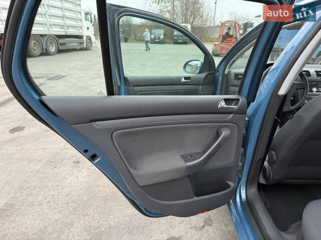 Синий Фольксваген Гольф, объемом двигателя 1.6 л и пробегом 262 тыс. км за 5700 $, фото 17 на Automoto.ua