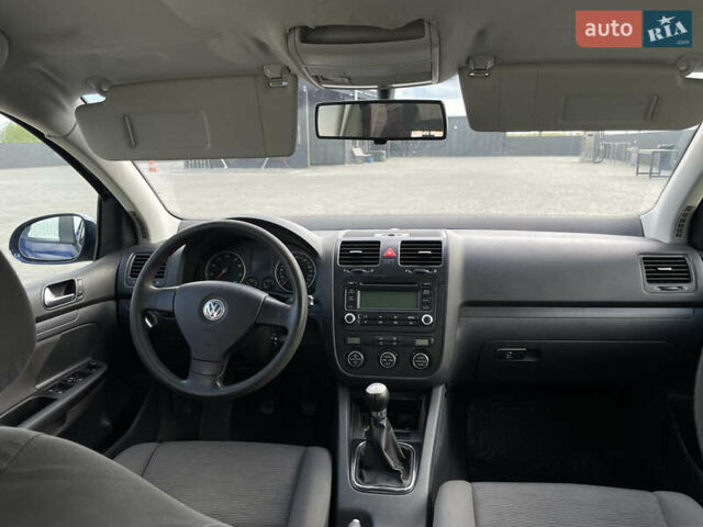 Синий Фольксваген Гольф, объемом двигателя 1.6 л и пробегом 243 тыс. км за 4900 $, фото 24 на Automoto.ua