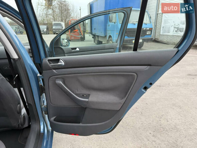 Синий Фольксваген Гольф, объемом двигателя 1.6 л и пробегом 262 тыс. км за 5700 $, фото 15 на Automoto.ua