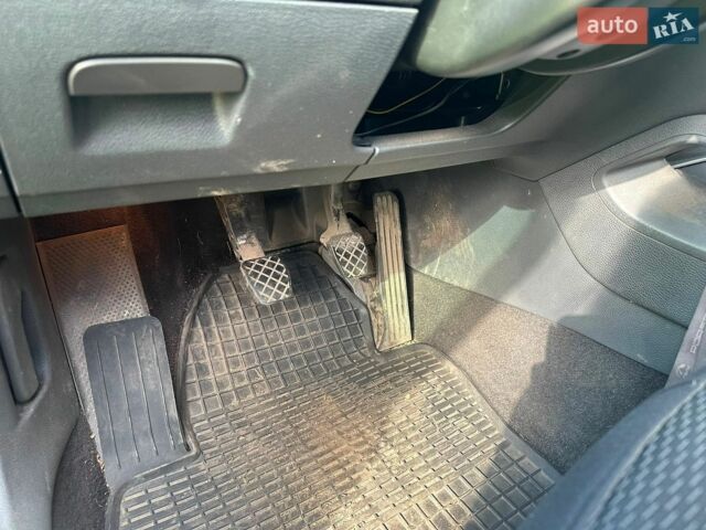 Синій Фольксваген Гольф, об'ємом двигуна 1.6 л та пробігом 225 тис. км за 5600 $, фото 15 на Automoto.ua