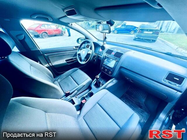 Синий Фольксваген Гольф, объемом двигателя 1.6 л и пробегом 300 тыс. км за 5100 $, фото 7 на Automoto.ua