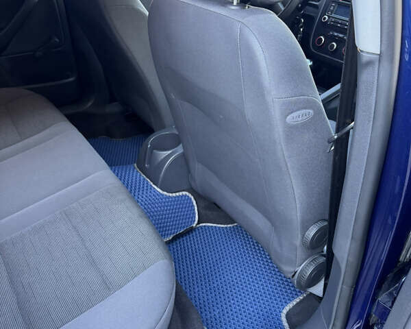 Синий Фольксваген Гольф, объемом двигателя 1.6 л и пробегом 211 тыс. км за 5500 $, фото 11 на Automoto.ua