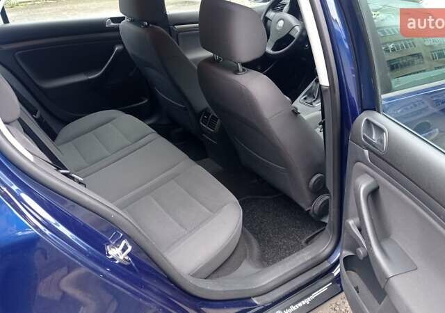 Синий Фольксваген Гольф, объемом двигателя 1.6 л и пробегом 290 тыс. км за 4950 $, фото 20 на Automoto.ua