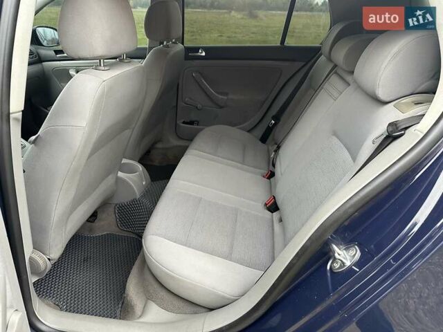 Синий Фольксваген Гольф, объемом двигателя 1.4 л и пробегом 268 тыс. км за 4450 $, фото 14 на Automoto.ua