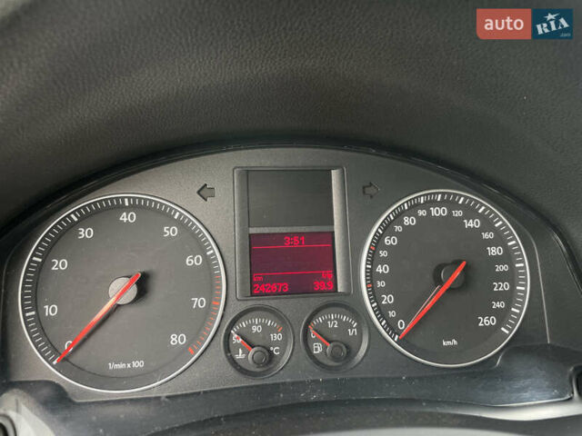 Синий Фольксваген Гольф, объемом двигателя 1.6 л и пробегом 243 тыс. км за 4900 $, фото 31 на Automoto.ua