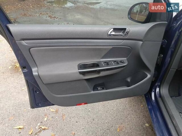 Синий Фольксваген Гольф, объемом двигателя 1.4 л и пробегом 241 тыс. км за 4850 $, фото 5 на Automoto.ua