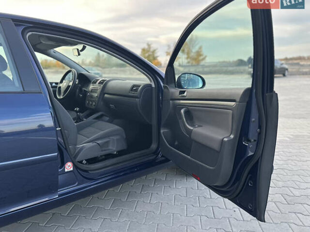 Синий Фольксваген Гольф, объемом двигателя 1.39 л и пробегом 238 тыс. км за 5750 $, фото 50 на Automoto.ua