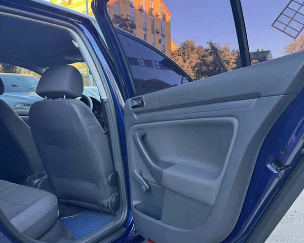 Синий Фольксваген Гольф, объемом двигателя 1.6 л и пробегом 211 тыс. км за 5500 $, фото 9 на Automoto.ua