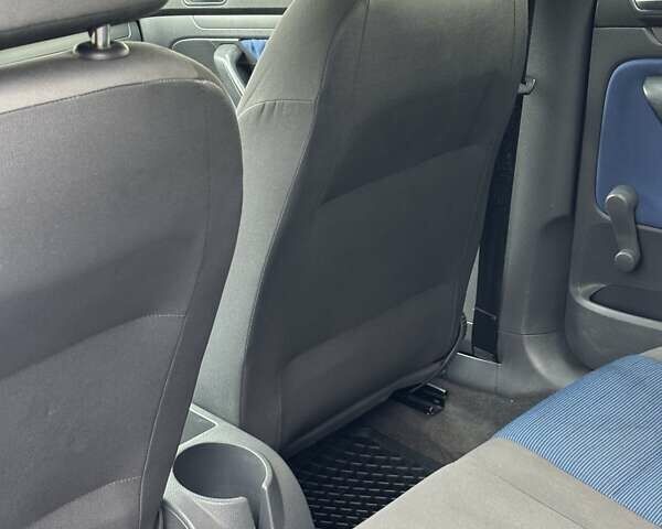 Синій Фольксваген Гольф, об'ємом двигуна 1.6 л та пробігом 321 тис. км за 6000 $, фото 12 на Automoto.ua