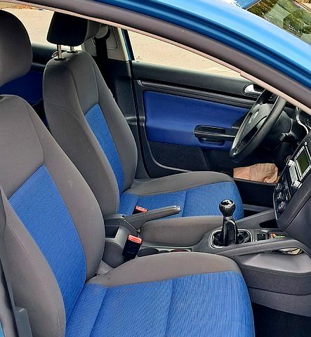 Синій Фольксваген Гольф, об'ємом двигуна 1.6 л та пробігом 243 тис. км за 6300 $, фото 4 на Automoto.ua