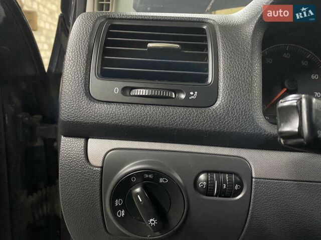 Синій Фольксваген Гольф, об'ємом двигуна 1.39 л та пробігом 309 тис. км за 4400 $, фото 9 на Automoto.ua