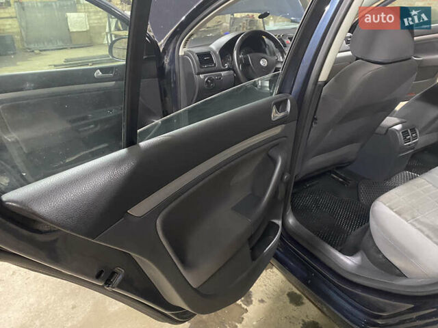 Синій Фольксваген Гольф, об'ємом двигуна 1.39 л та пробігом 309 тис. км за 4400 $, фото 17 на Automoto.ua