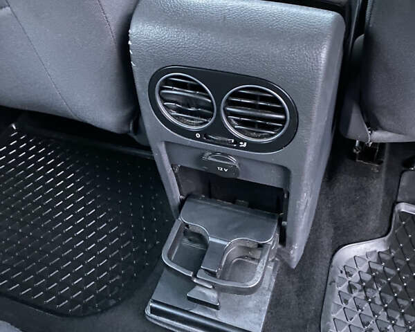 Синий Фольксваген Гольф, объемом двигателя 1.6 л и пробегом 235 тыс. км за 5000 $, фото 24 на Automoto.ua