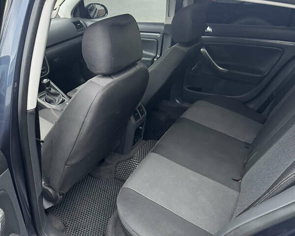 Синий Фольксваген Гольф, объемом двигателя 1.39 л и пробегом 261 тыс. км за 4750 $, фото 11 на Automoto.ua