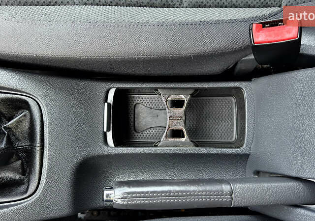 Синий Фольксваген Гольф, объемом двигателя 1.6 л и пробегом 154 тыс. км за 6346 $, фото 57 на Automoto.ua