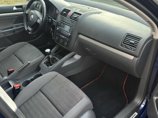 Синий Фольксваген Гольф, объемом двигателя 1.6 л и пробегом 190 тыс. км за 5899 $, фото 13 на Automoto.ua