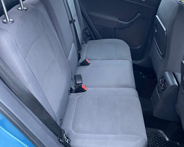 Синий Фольксваген Гольф, объемом двигателя 1.6 л и пробегом 235 тыс. км за 5000 $, фото 26 на Automoto.ua