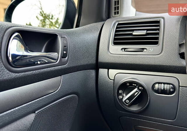 Синий Фольксваген Гольф, объемом двигателя 1.6 л и пробегом 154 тыс. км за 6346 $, фото 52 на Automoto.ua