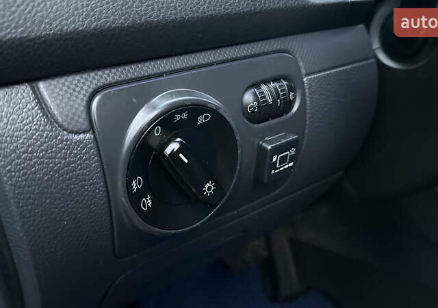 Фольксваген Гольф 2006 в Полтаве на Automoto.ua Синий Фольксваген Гольф, объемом двигателя 1.6 л и пробегом 175 тыс. км за 6400 $, фото 13 на Automoto.ua