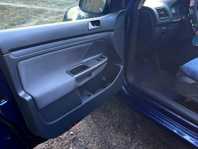 Синий Фольксваген Гольф, объемом двигателя 1.6 л и пробегом 230 тыс. км за 5600 $, фото 5 на Automoto.ua