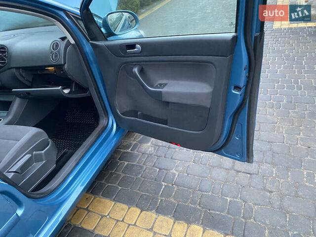 Синий Фольксваген Гольф, объемом двигателя 1.6 л и пробегом 235 тыс. км за 5000 $, фото 38 на Automoto.ua