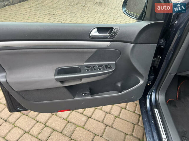 Синий Фольксваген Гольф, объемом двигателя 1.4 л и пробегом 174 тыс. км за 5950 $, фото 31 на Automoto.ua