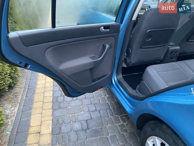 Синий Фольксваген Гольф, объемом двигателя 1.6 л и пробегом 235 тыс. км за 5000 $, фото 21 на Automoto.ua