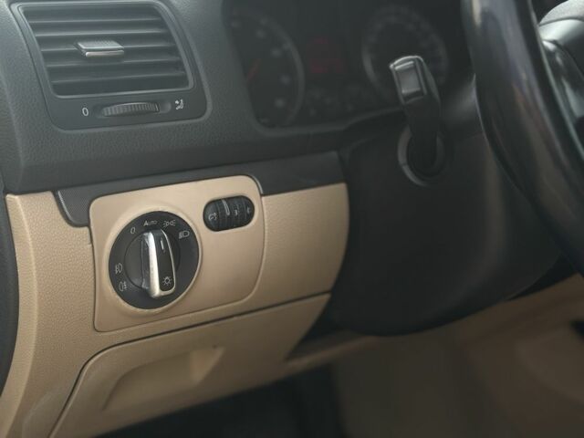 Синий Фольксваген Гольф, объемом двигателя 1.6 л и пробегом 175 тыс. км за 6900 $, фото 6 на Automoto.ua