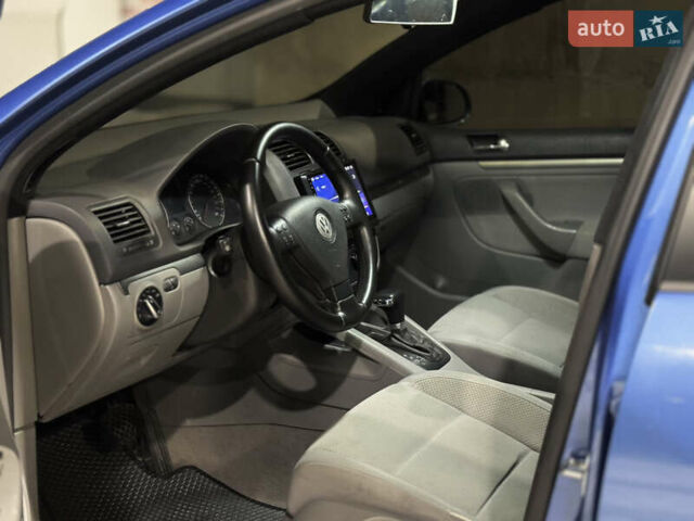 Синий Фольксваген Гольф, объемом двигателя 2 л и пробегом 285 тыс. км за 5700 $, фото 9 на Automoto.ua