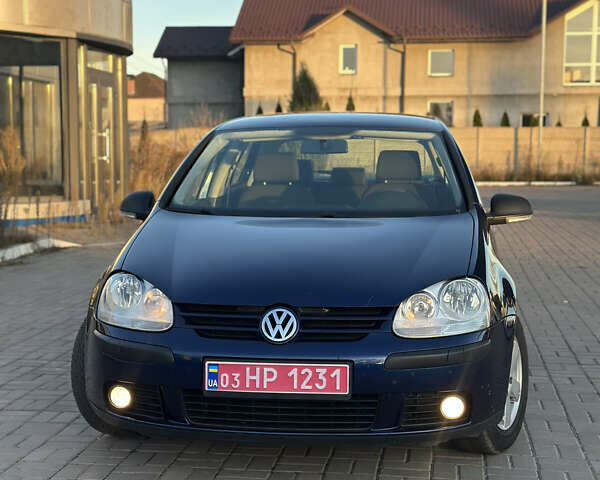 Синий Фольксваген Гольф, объемом двигателя 1.6 л и пробегом 206 тыс. км за 5950 $, фото 1 на Automoto.ua