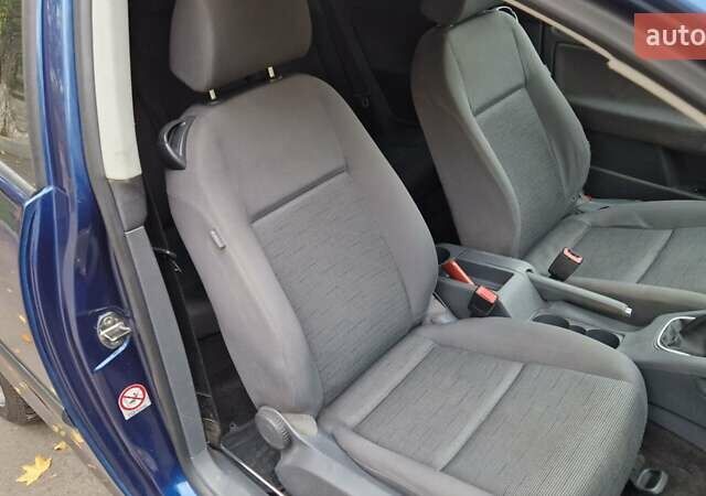 Синий Фольксваген Гольф, объемом двигателя 1.6 л и пробегом 275 тыс. км за 4000 $, фото 8 на Automoto.ua