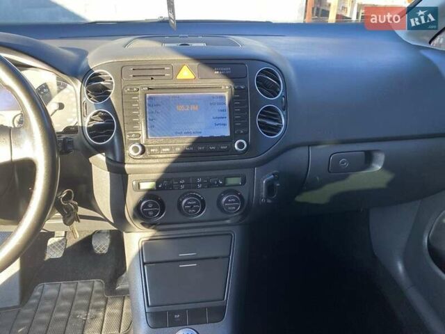 Фольксваген Гольф 2006 в Сваляве на Automoto.ua Синий Фольксваген Гольф, объемом двигателя 1.97 л и пробегом 272 тыс. км за 6500 $, фото 5 на Automoto.ua