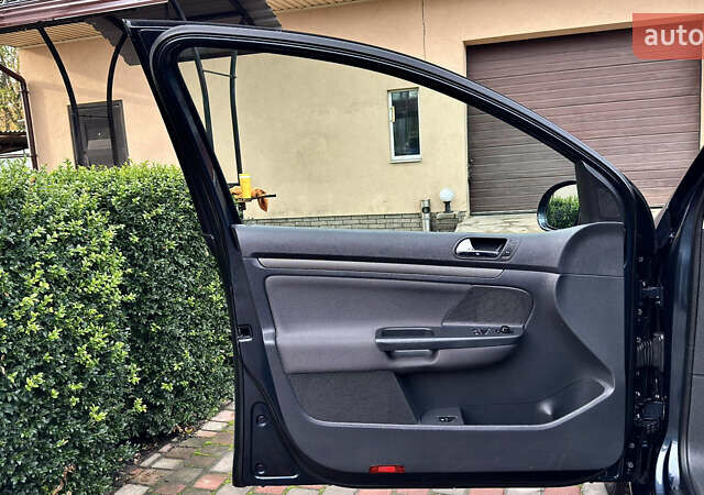 Синий Фольксваген Гольф, объемом двигателя 1.6 л и пробегом 154 тыс. км за 6346 $, фото 71 на Automoto.ua