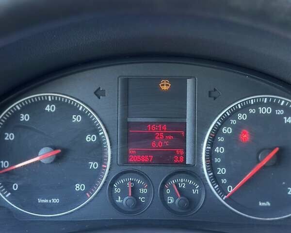 Синий Фольксваген Гольф, объемом двигателя 1.6 л и пробегом 206 тыс. км за 6200 $, фото 22 на Automoto.ua