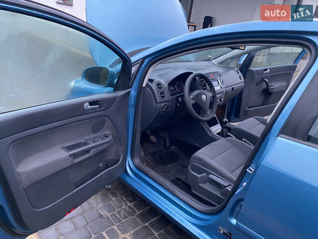 Синий Фольксваген Гольф, объемом двигателя 1.6 л и пробегом 235 тыс. км за 5000 $, фото 15 на Automoto.ua