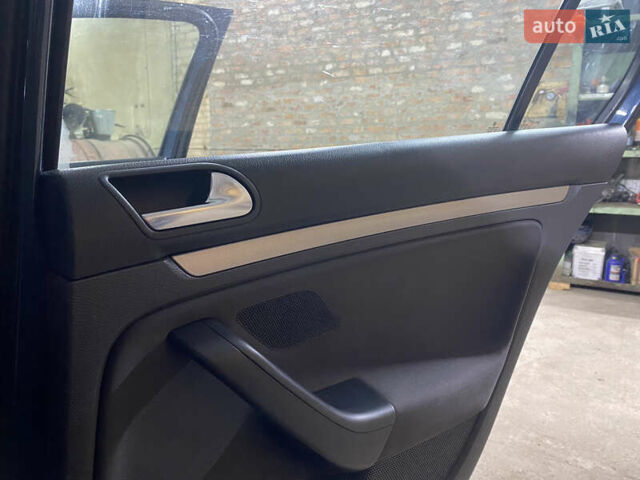 Синій Фольксваген Гольф, об'ємом двигуна 1.39 л та пробігом 309 тис. км за 4400 $, фото 14 на Automoto.ua