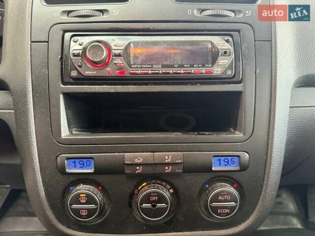 Синій Фольксваген Гольф, об'ємом двигуна 1.6 л та пробігом 331 тис. км за 5990 $, фото 18 на Automoto.ua