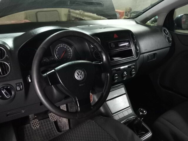 Фольксваген Гольф 2006 в Жовкве на Automoto.ua Синий Фольксваген Гольф, объемом двигателя 1.9 л и пробегом 197 тыс. км за 4000 $, фото 3 на Automoto.ua