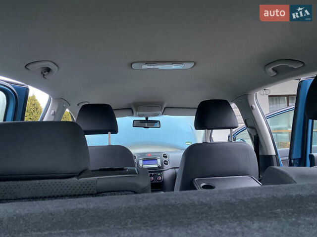 Синий Фольксваген Гольф, объемом двигателя 1.6 л и пробегом 235 тыс. км за 5000 $, фото 22 на Automoto.ua