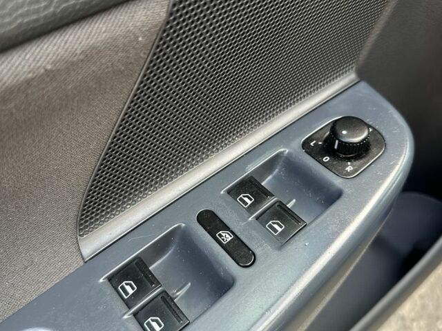 Синий Фольксваген Гольф, объемом двигателя 1.6 л и пробегом 190 тыс. км за 5899 $, фото 22 на Automoto.ua