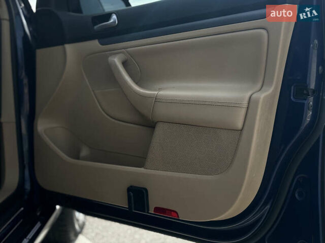 Синий Фольксваген Гольф, объемом двигателя 1.6 л и пробегом 176 тыс. км за 6900 $, фото 19 на Automoto.ua