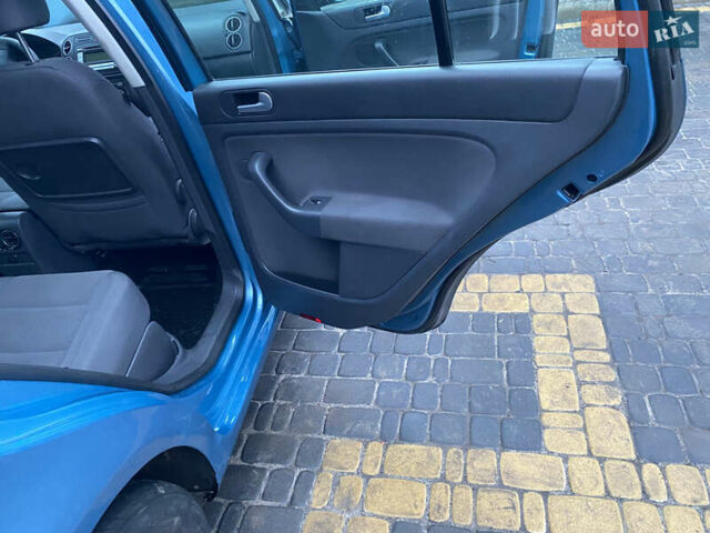 Синий Фольксваген Гольф, объемом двигателя 1.6 л и пробегом 235 тыс. км за 5000 $, фото 32 на Automoto.ua