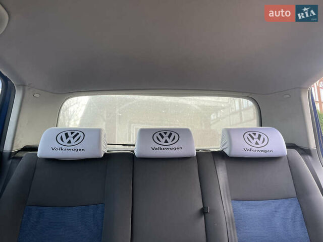 Синий Фольксваген Гольф, объемом двигателя 1.6 л и пробегом 300 тыс. км за 6200 $, фото 5 на Automoto.ua