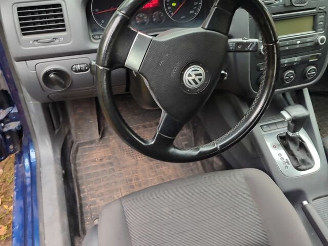 Синий Фольксваген Гольф, объемом двигателя 2 л и пробегом 331 тыс. км за 5500 $, фото 3 на Automoto.ua