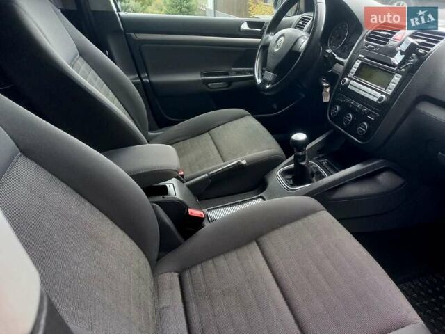 Синий Фольксваген Гольф, объемом двигателя 1.6 л и пробегом 206 тыс. км за 6300 $, фото 61 на Automoto.ua