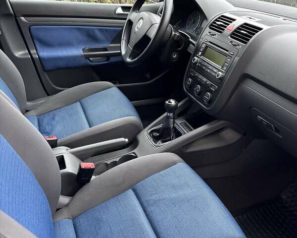 Синій Фольксваген Гольф, об'ємом двигуна 1.6 л та пробігом 321 тис. км за 6000 $, фото 8 на Automoto.ua