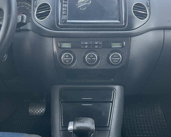 Синий Фольксваген Гольф, объемом двигателя 1.6 л и пробегом 300 тыс. км за 6200 $, фото 16 на Automoto.ua