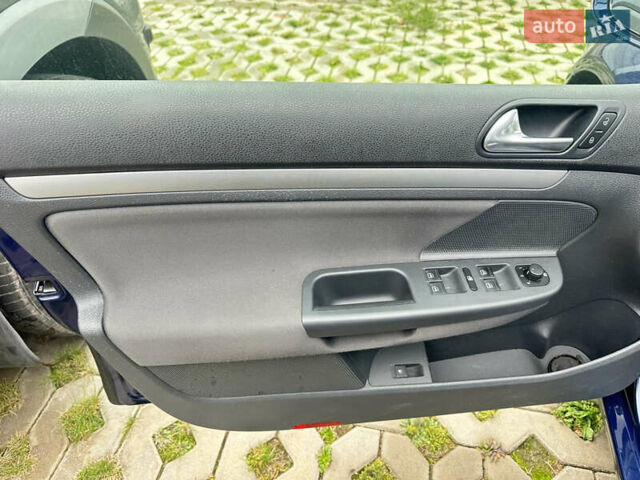 Синий Фольксваген Гольф, объемом двигателя 1.6 л и пробегом 230 тыс. км за 6200 $, фото 9 на Automoto.ua