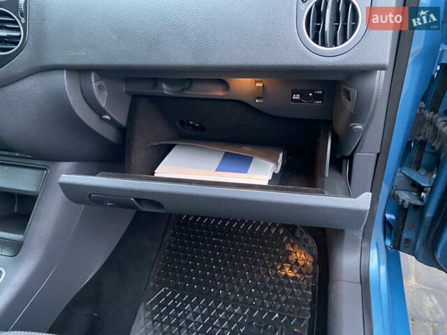 Синий Фольксваген Гольф, объемом двигателя 1.6 л и пробегом 235 тыс. км за 5000 $, фото 37 на Automoto.ua